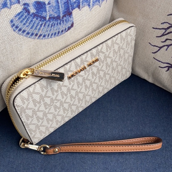 Michael Kors Jet Set Travel Lg Flat Multifunctional Phone Case-Wristlet-Wallet - Picture 2 of 16